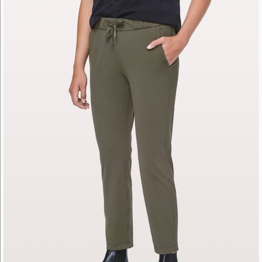Lululemon on the Fly pant 7/8 length, size 4